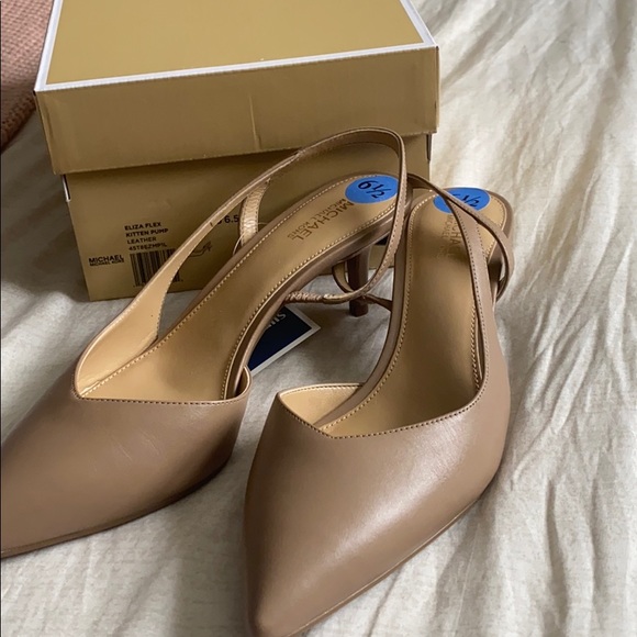 Michael Kors Eliza Flex Kitten Pump - Picture 2 of 3